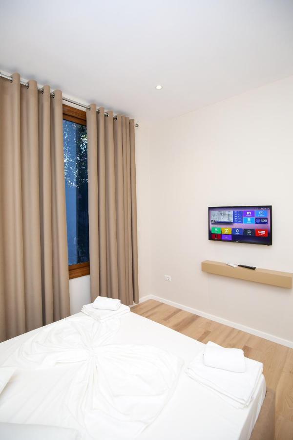 Hotel Amantia Bashkia e Orikumit Exteriör bild