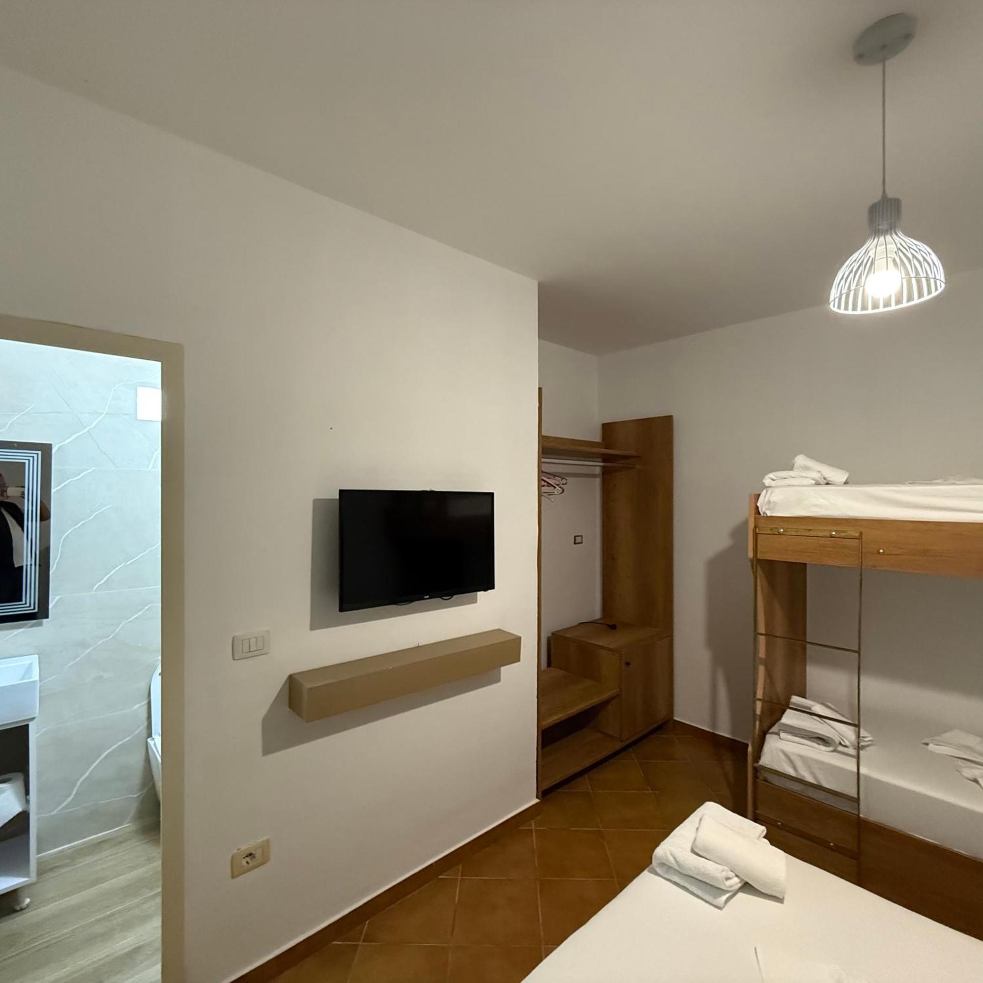 Hotel Amantia Bashkia e Orikumit Exteriör bild